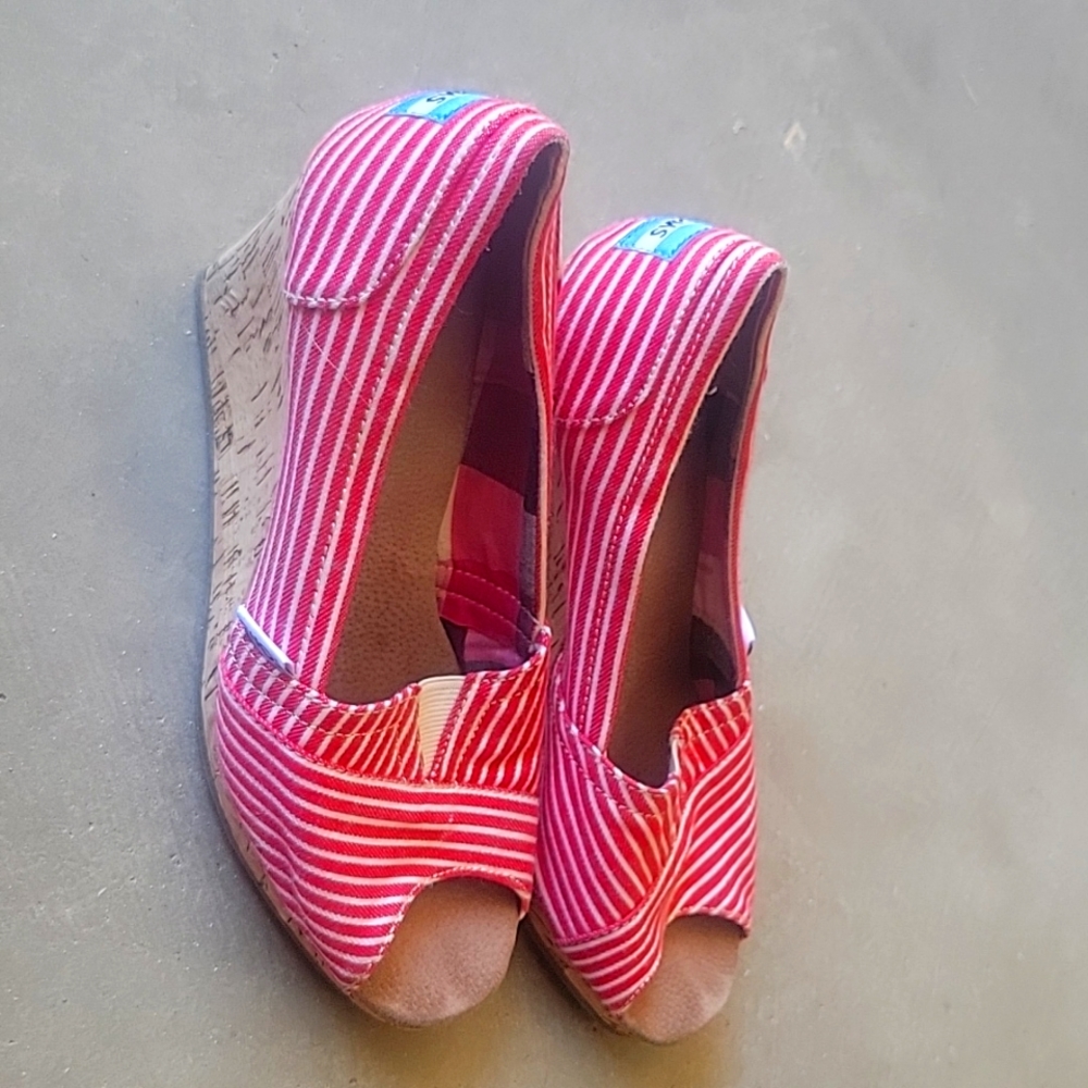 TOMS wedges